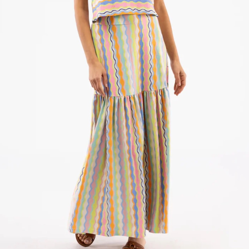 Smith & Quinn Faye Skirt in Summer Spritz color pattern. Size  S
